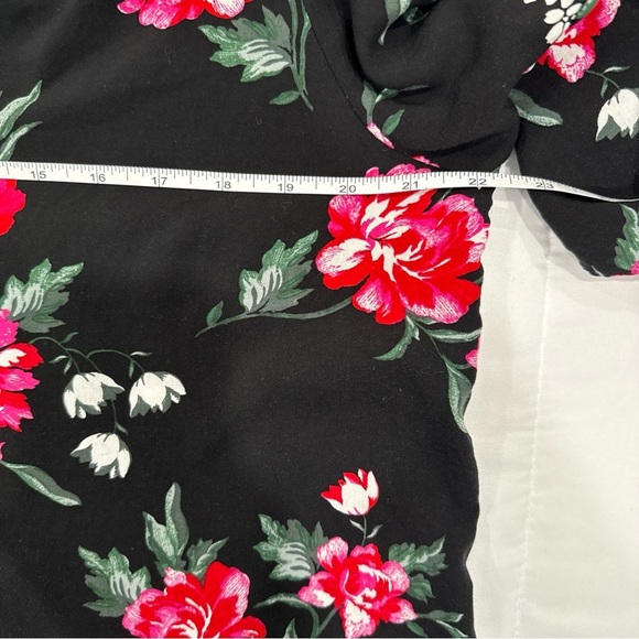 Old Navy Black Floral Blouse - Picture 6 of 8